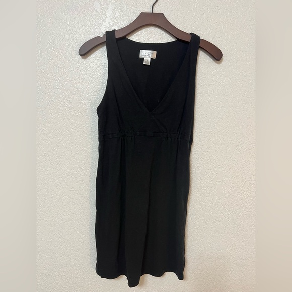 LOFT Tops - LOFT Black Sleeveless V-Neck | Tunic Leggings Friendly